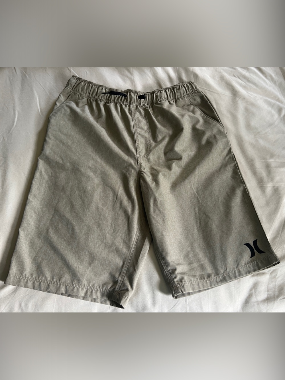NWOT Hurley Light Khaki Elastic-Waist Boys Hybrid Shorts with Logo Size Large